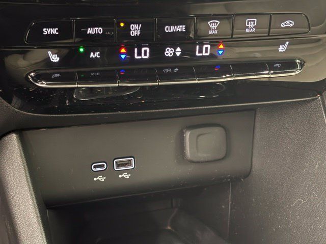 Used 2024 Buick Encore GX Avenir FWD image 30