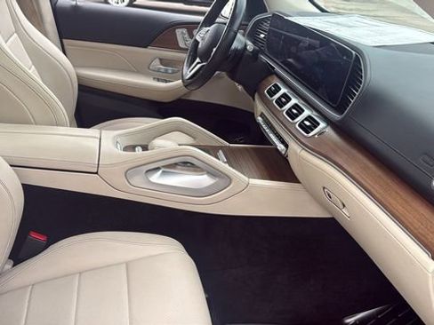 Used 2023 Mercedes-Benz GLS 450 4MATIC image 13