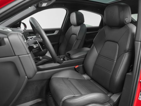 Certified 2026 Porsche Cayenne S AWD/4WD image 5