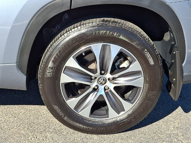 Used 2024 Toyota Highlander XLE AWD/4WD image 8