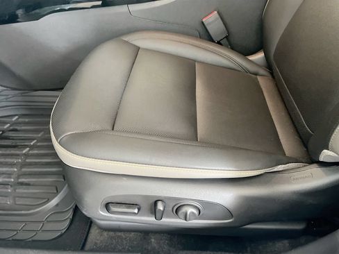 Used 2025 Chevrolet Trax ACTIV w/ Sunroof Package FWD image 19