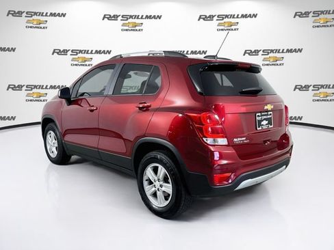 Used 2022 Chevrolet Trax LT w/ LT Convenience Package AWD/4WD image 5