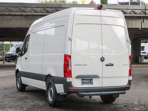 Used 2025 Mercedes-Benz Sprinter 2500 image 8