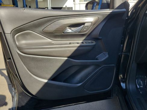 Used 2023 GMC Terrain SLE w/ Elevation Edition image 18