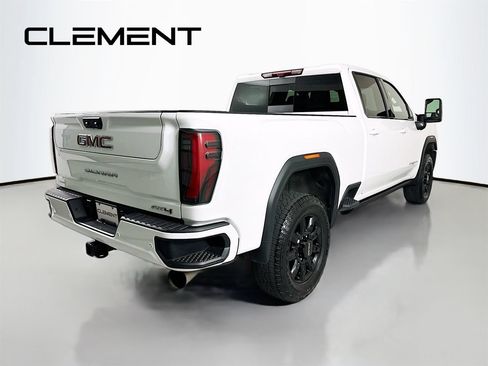 Used 2024 GMC Sierra 3500 AT4 w/ AT4 Premium Plus Package AWD/4WD image 7