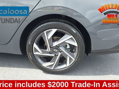Used 2024 Hyundai Elantra Limited image 11