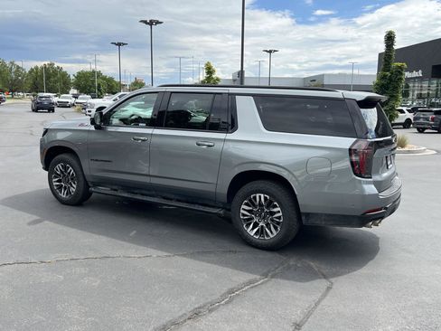 Used 2025 Chevrolet Suburban Z71 AWD/4WD image 11