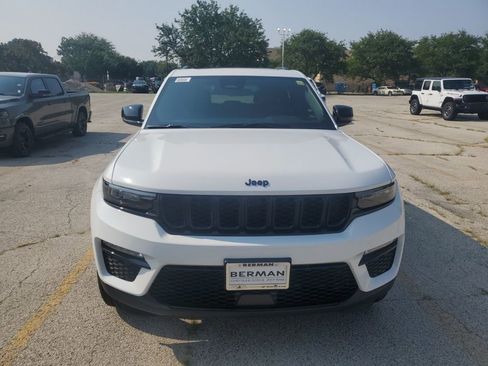 New 2025 Jeep Grand Cherokee Limited w/ Black Appearance Package AWD/4WD image 2