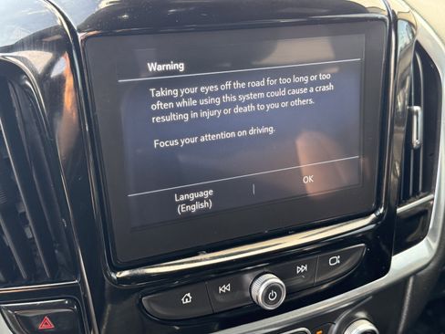 Used 2023 Chevrolet Traverse RS image 18