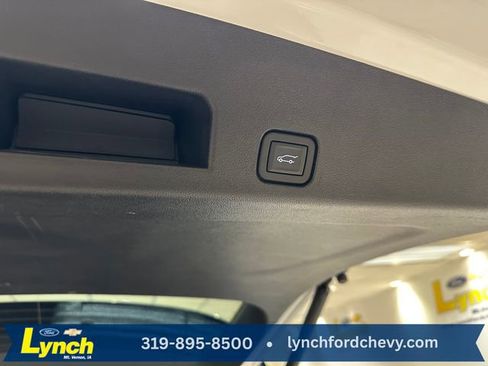 Used 2025 Chevrolet Traverse LT image 17