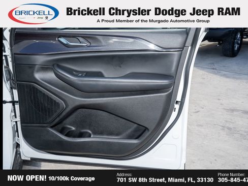 Used 2023 Jeep Grand Cherokee L Laredo image 14