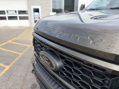 New 2026 Ford F250 Lariat w/ Black Appearance Package AWD/4WD image 10