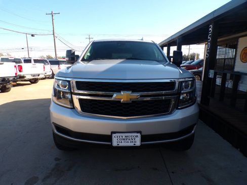 Used 2016 Chevrolet Suburban LT image 3