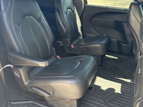 Used 2020 Chrysler Pacifica Touring-L w/ Advanced Safetytec Group AWD/4WD image 44