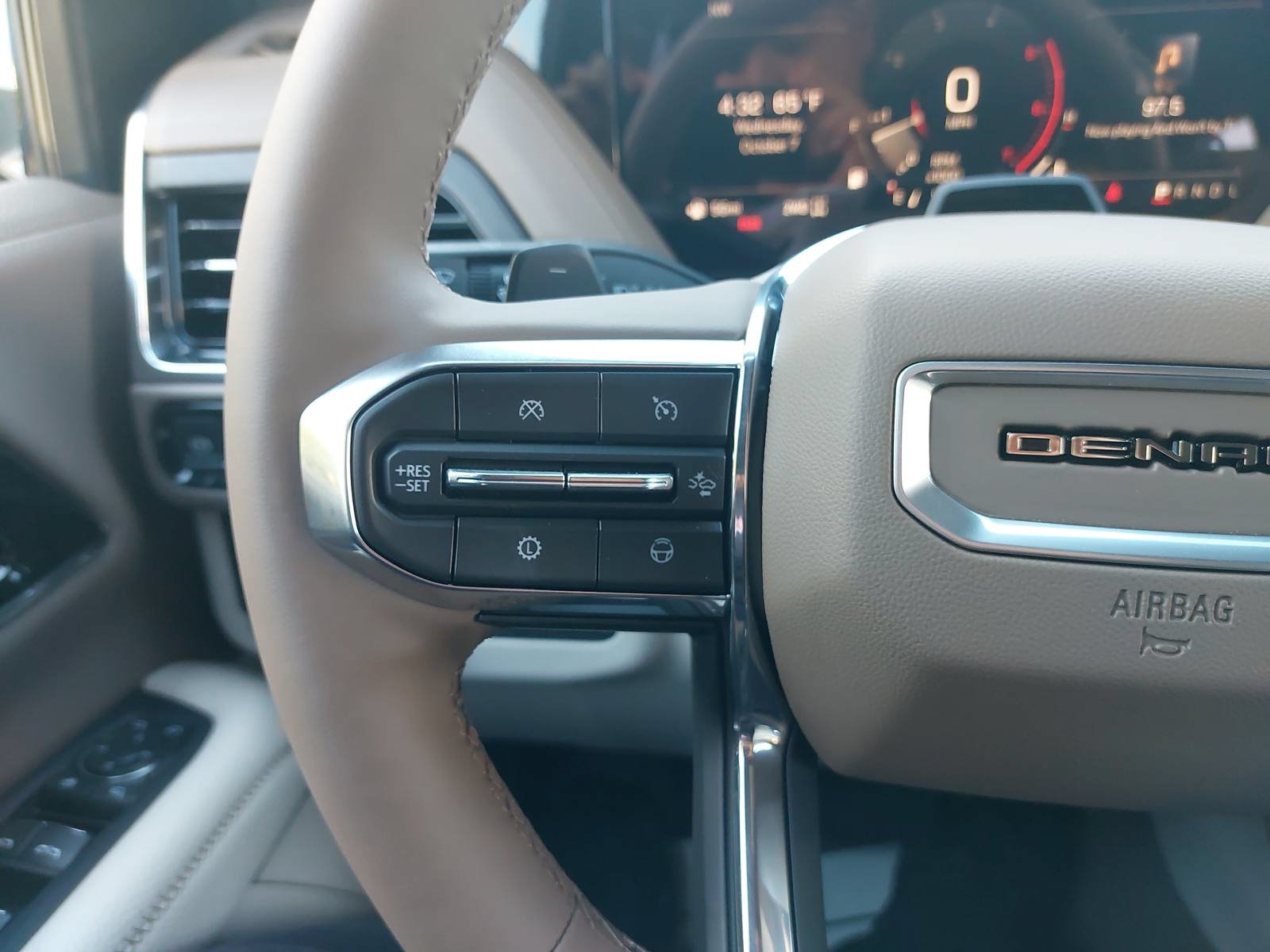 New 2026 GMC Yukon Denali w/ Denali Reserve Package AWD/4WD image 18