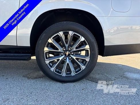 New 2025 Chevrolet Suburban High Country image 32
