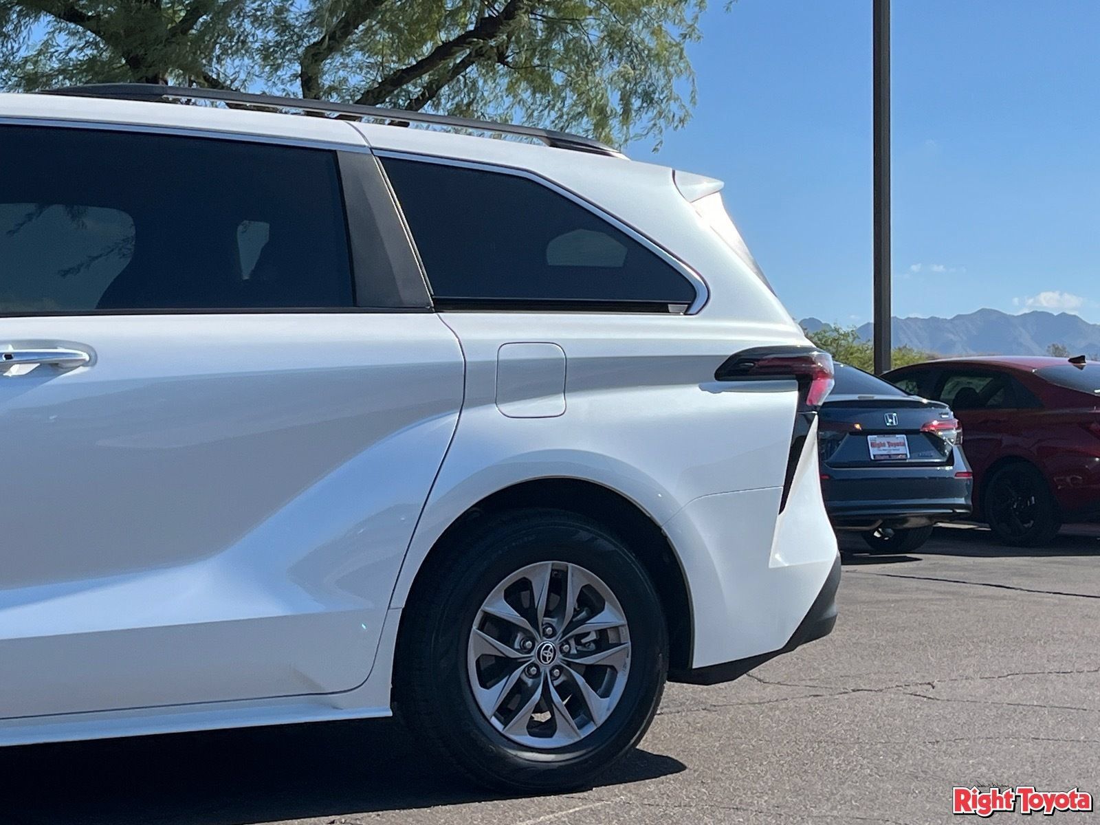 Certified 2024 Toyota Sienna XLE FWD image 11