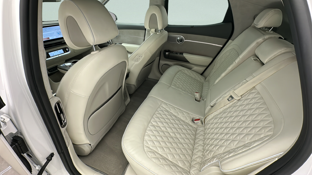 Used 2023 Genesis GV60 Performance AWD/4WD image 10