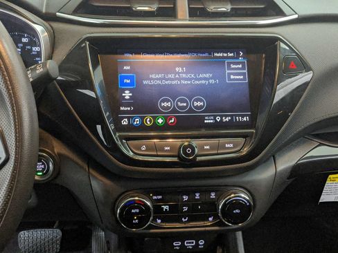 Used 2021 Chevrolet TrailBlazer LT w/ Convenience Package FWD image 36