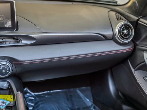 Used 2017 FIAT 124 Spider Abarth image 34