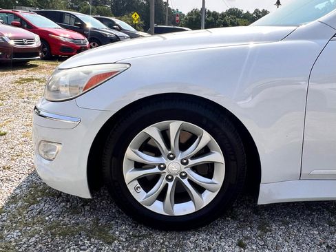 Used 2012 Hyundai Genesis 3.8 image 10