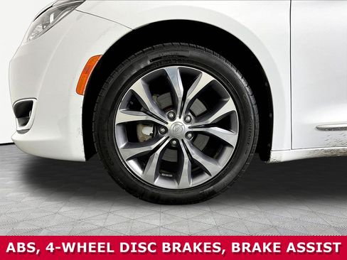 Used 2018 Chrysler Pacifica Limited w/ Tire & Wheel Group FWD image 33