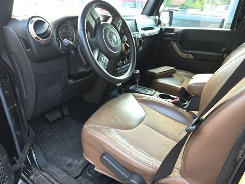 Used 2017 Jeep Wrangler Unlimited Sahara AWD/4WD image 11