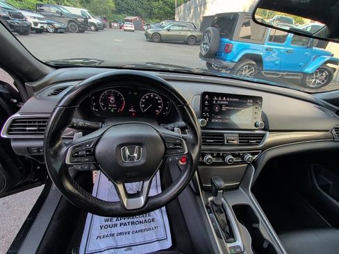 Used 2018 Honda Accord Sport image 11