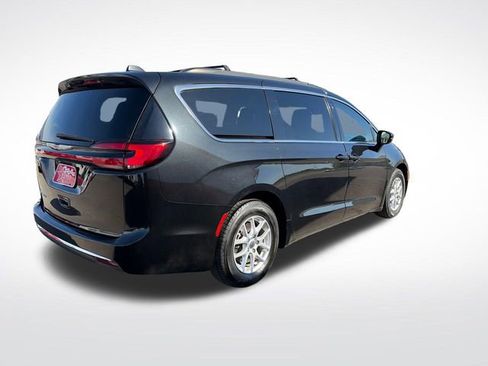 Used 2022 Chrysler Pacifica Touring-L FWD image 8