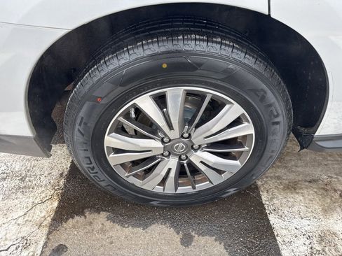 Used 2018 Nissan Pathfinder SL image 11