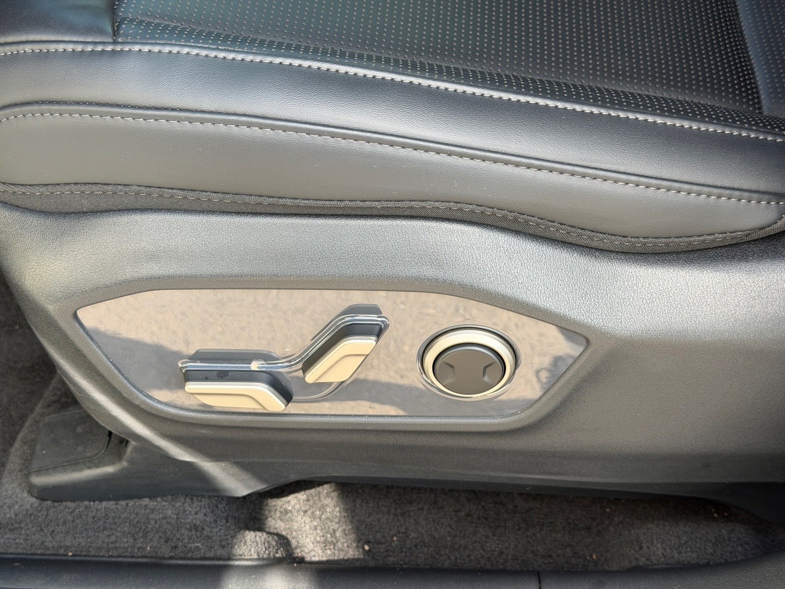 Certified 2027 Kia Telluride S w/ Towing Package FWD image 13