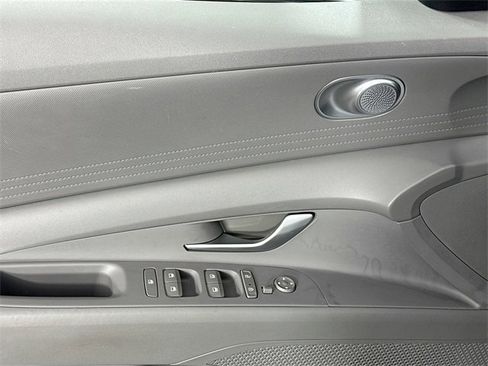 Used 2021 Hyundai Elantra SEL image 22