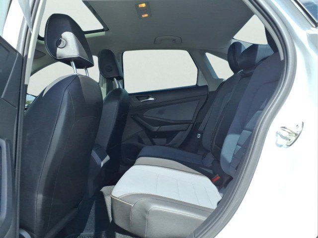 Certified 2025 Volkswagen Jetta SE w/ Sunroof Package FWD image 9