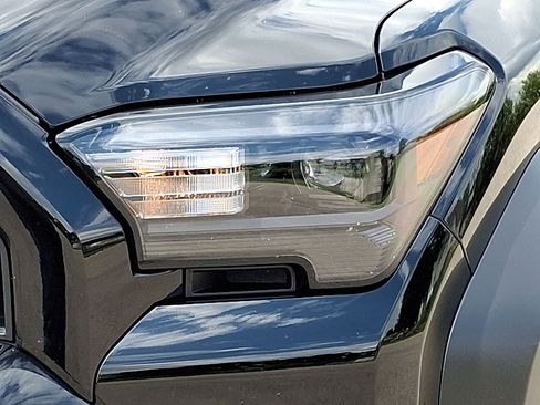 Used 2025 Toyota 4Runner SR5 AWD/4WD image 27