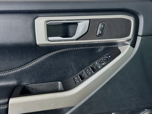 Used 2023 Ford Explorer XLT image 15