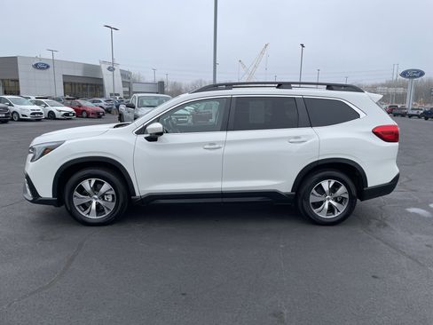 Used 2024 Subaru Ascent Premium w/ Convenience Package image 2