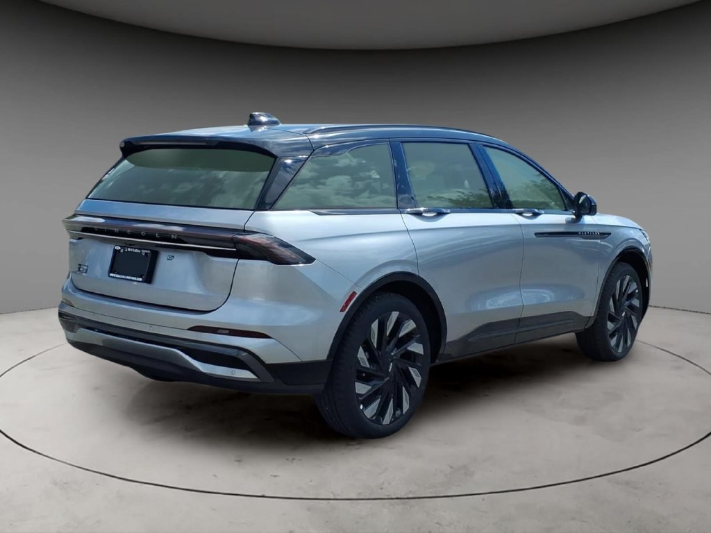 New 2026 Lincoln Nautilus Reserve w/ Jet Appearance Package AWD/4WD image 8