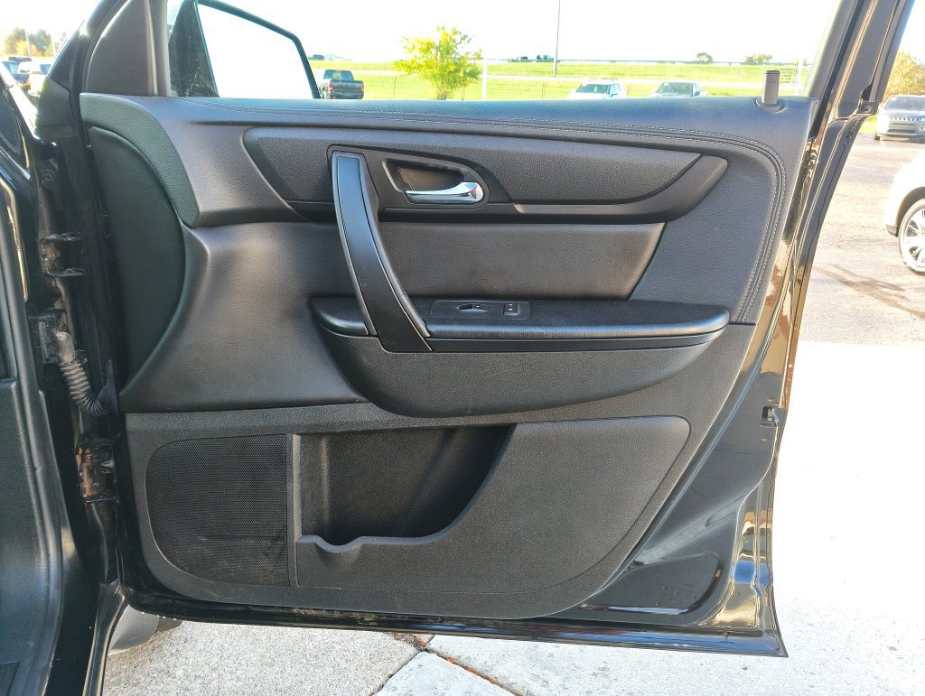 Used 2017 Chevrolet Traverse LT w/ Style and Technology Package FWD image 20