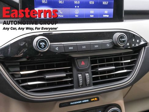 Used 2022 Ford Escape SE w/ Cold Weather Package FWD image 20