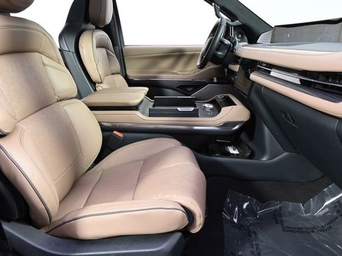 New 2026 Lincoln Navigator L Black Label AWD/4WD image 16