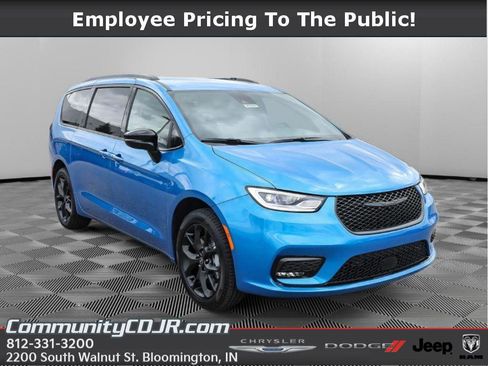 New 2026 Chrysler Pacifica Select AWD/4WD image 1