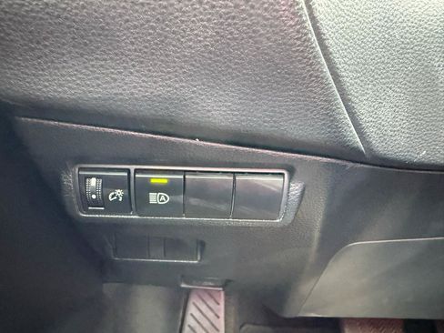 Used 2023 Toyota Corolla Cross XLE FWD image 27