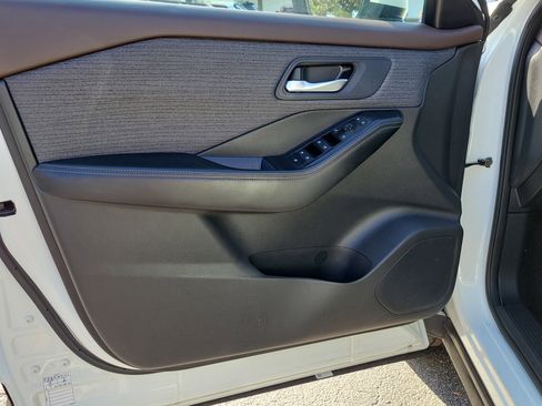 Certified 2023 Nissan Rogue SV FWD image 16