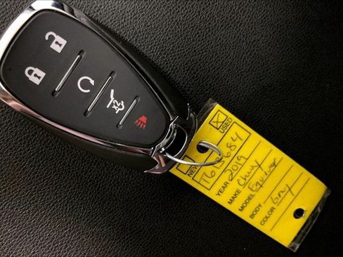 Used 2019 Chevrolet Equinox LT FWD image 11