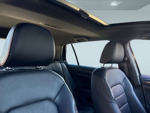 Used 2018 Volkswagen GTI SE w/ SE Leather Package image 25