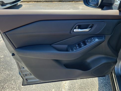 Certified 2023 Nissan Rogue SV w/ SV Premium B Package FWD image 10