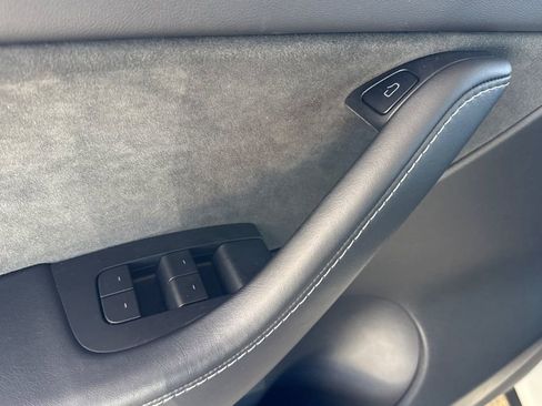 Used 2022 Tesla Model Y Long Range image 10