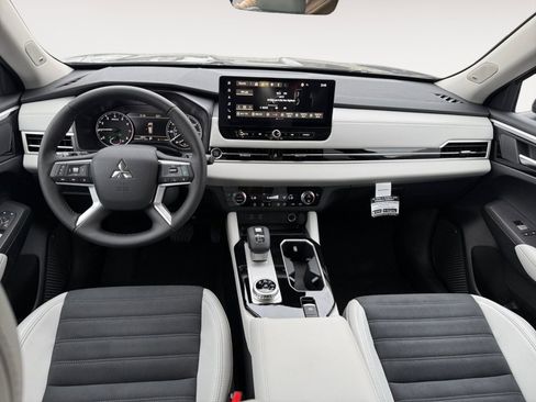 Used 2025 Mitsubishi Outlander SE AWD/4WD image 10