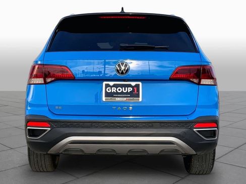 Used 2023 Volkswagen Taos SE w/ Panoramic Sunroof Package FWD image 5