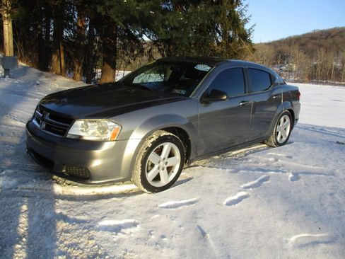 Used 2013 Dodge Avenger SE image 1